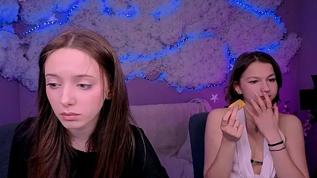 chloe ley online show from April 27, 7:11 pm