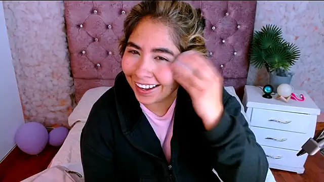 Sofiazaf  online show from March 25, 12:30 pm