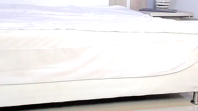 EmilySearss online show from April 1, 7:00 pm