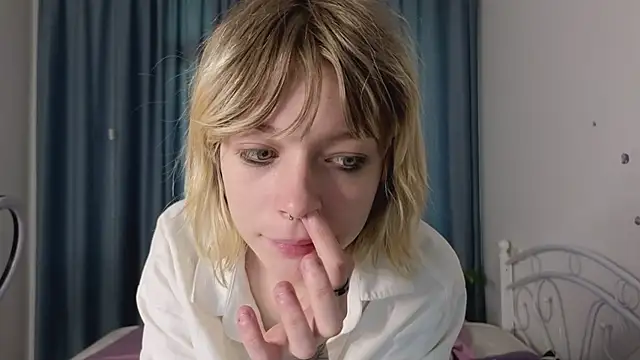 MollySally online show from May 15, 4:38 am