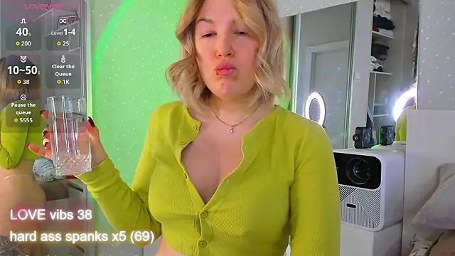 crowned goddess online show from March 19, 1:21 am