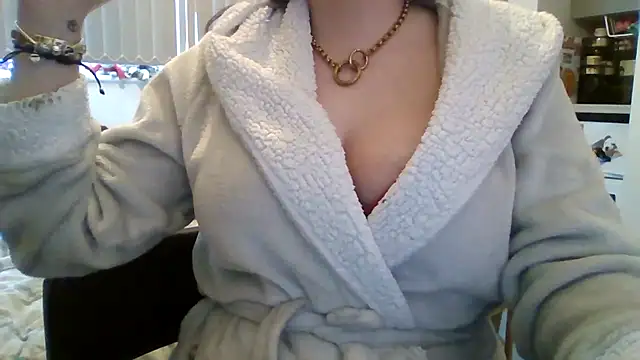 StaceyXOXO online show from March 3, 4:46 pm