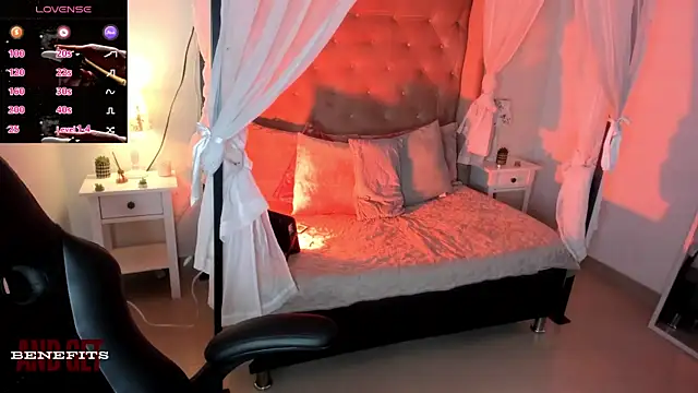 Raven Dooll online show from March 24, 8:25 pm