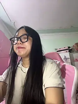 Leeeeiu online show from June 10, 3:44 pm
