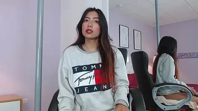 Cataleyaa23 online show from March 27, 7:25 pm