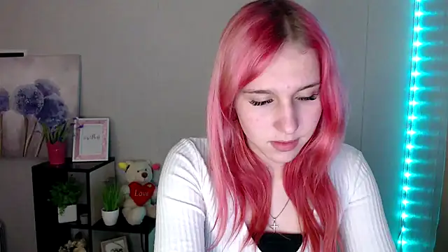 Scarlett lil online show from April 4, 8:35 am