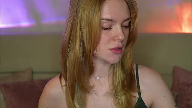 cyberl0ve  online show from March 29, 6:07 pm