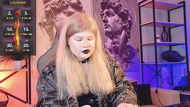 LilithNlsn online show from April 3, 10:30 pm