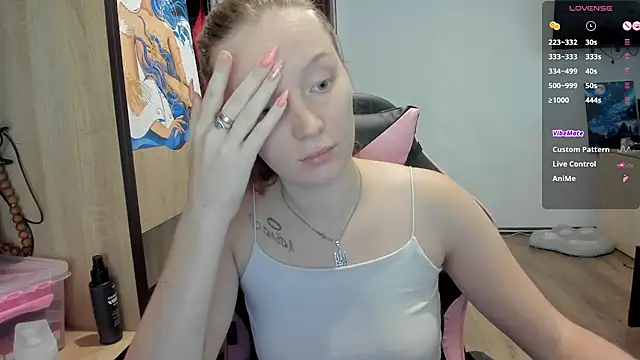 Snapshot of Mary_Blu chatting on October 7, 9:14 am Mary Blu online show from October 7, 9:14 am