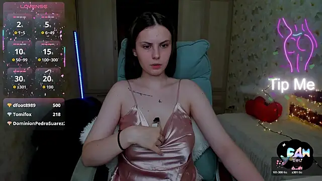 LoraTempt online show from June 6, 5:08 pm