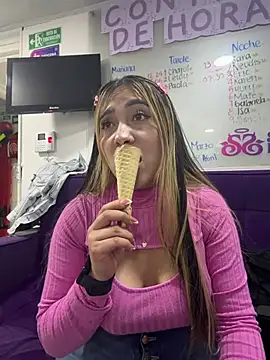 ManuelaVeeleez online show from April 2, 7:11 pm