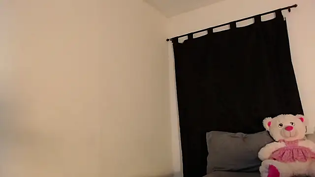 LyriaDiamond  online show from April 26, 1:47 am