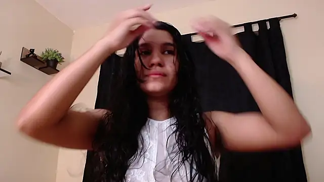 LyriaDiamond  online show from April 3, 6:50 pm