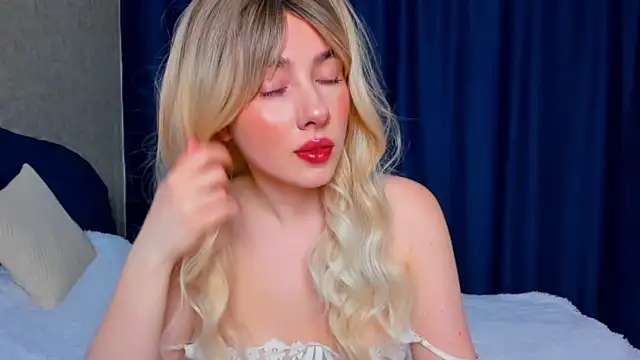 Aria Montclair online show from April 18, 2:25 am