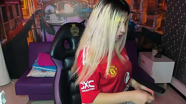 Tamaraa velez online show from March 15, 1:13 pm