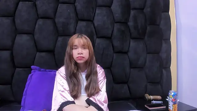 ZoeBarbiee online show from April 4, 7:18 am