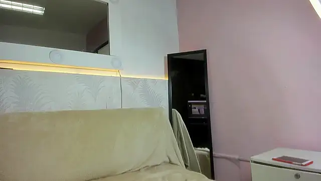 mia turnerr online show from April 23, 3:36 am