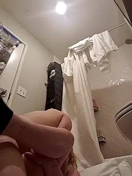 luckilyfound4 online show from April 21, 3:46 am