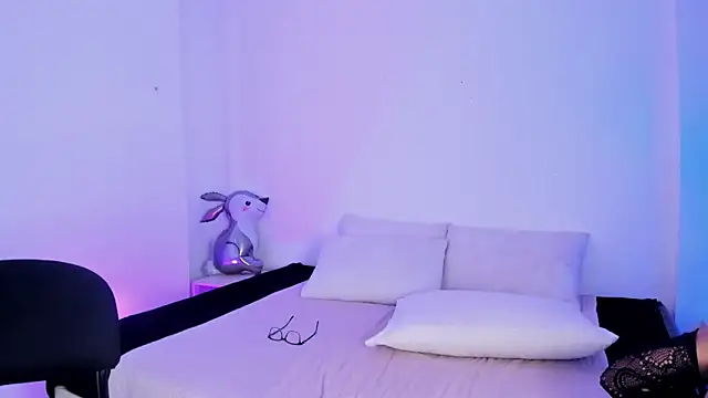 Eve-01 online show from April 13, 8:09 pm