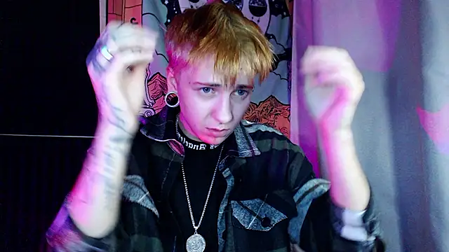 ray-taylorrr online show from March 13, 3:46 pm