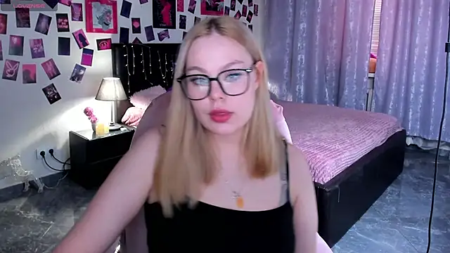 AmeliaMerris online show from April 14, 11:32 am