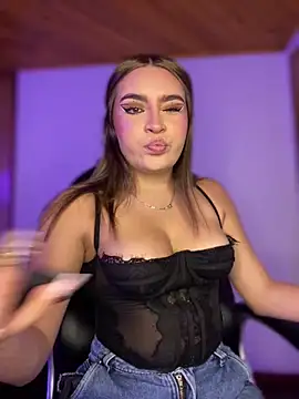 Issa pinkk online show from March 30, 7:24 pm