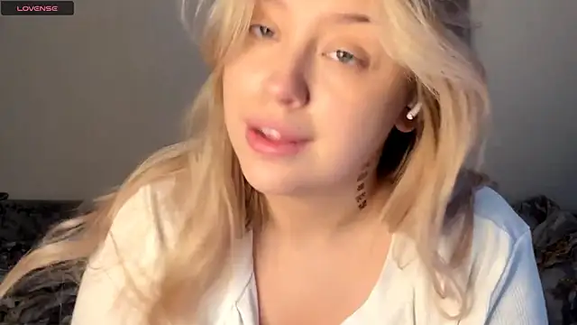 WonderedFlair online show from April 18, 9:12 am