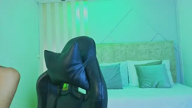 j belle  online show from March 26, 1:46 pm