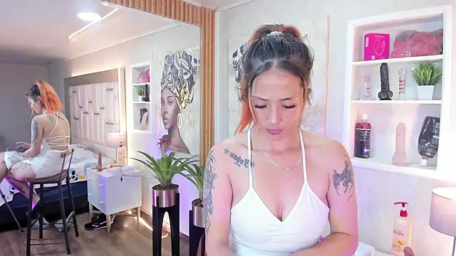 ZoeTaylorl online show from June 7, 1:29 pm