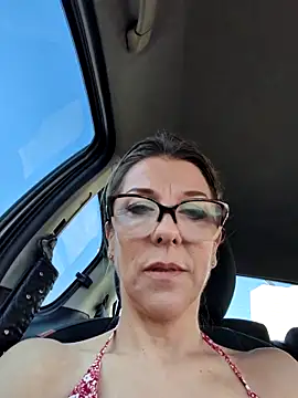 ManuelaX online show from April 18, 4:53 pm