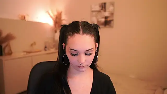 Ellediane18 online show from March 12, 2:31 pm