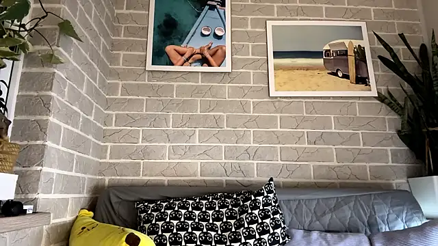 LaraDraggoo online show from March 21, 7:41 pm