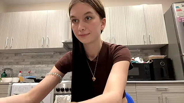 LaraDraggoo online show from March 28, 8:19 pm