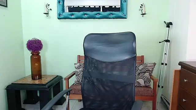 ChalonVera online show from April 11, 8:23 pm