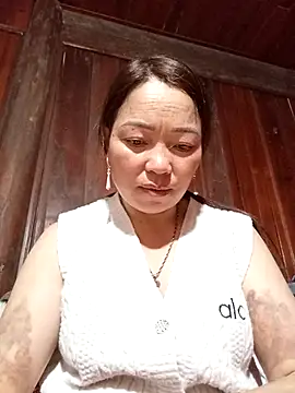 Yellow-pink online show from April 3, 1:42 pm