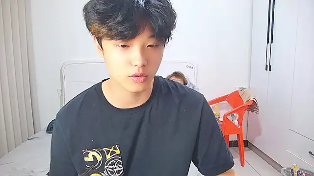 icecream-002 online show from May 30, 2:37 pm