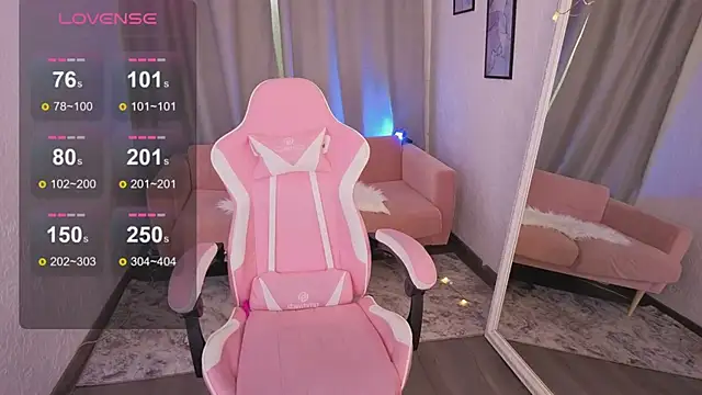 LoralAvery online show from April 15, 7:42 am