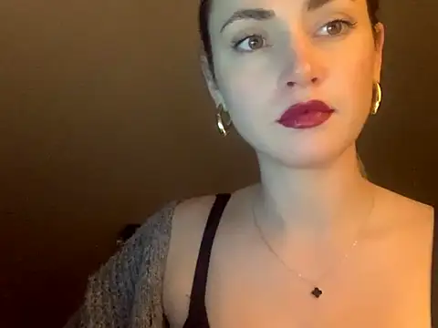 ScarlettSensitive online show from March 22, 9:10 pm