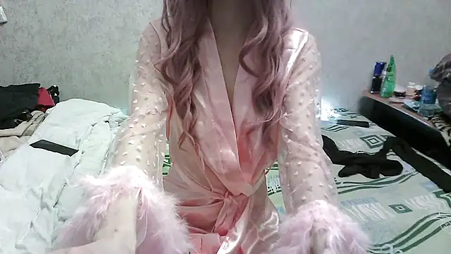 JanetAhHenru online show from April 19, 7:41 am