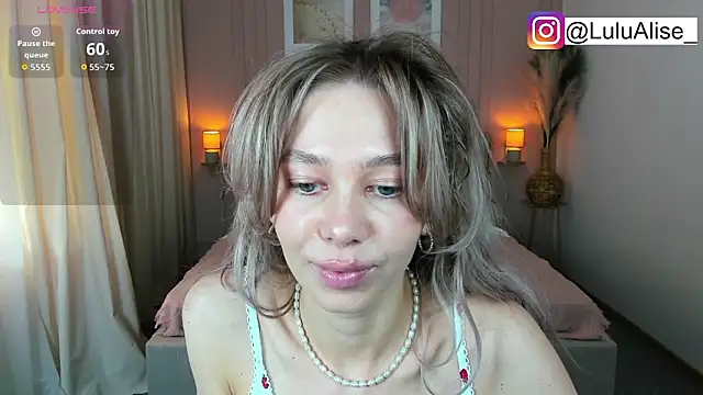 LuluAlis online show from April 3, 1:20 pm