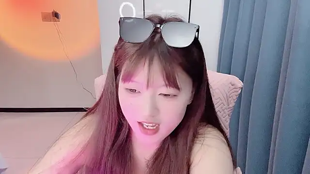 winnie-ww online show from April 26, 2:15 pm
