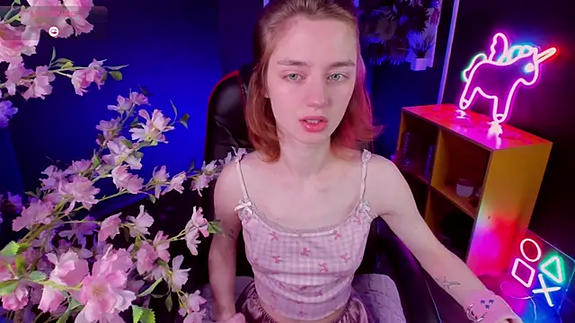 Pretty Victoria online show from April 24, 6:38 am