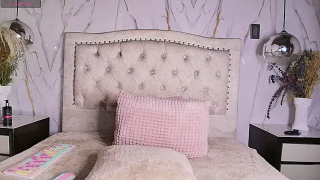 Lickpink1 online show from May 6, 4:27 am