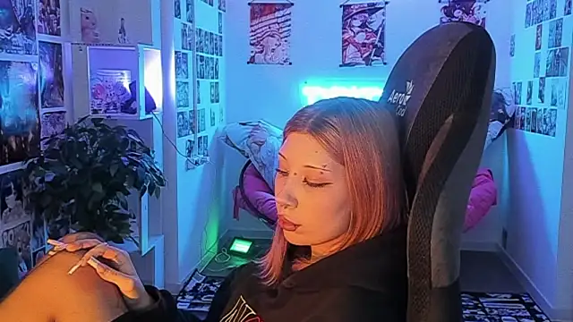 NariMiia online show from March 12, 7:55 am