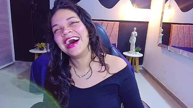 scarlettt  joness online show from April 23, 3:36 am