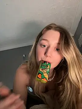 Ameliaxoxoo online show from March 25, 7:11 am