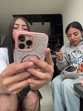 sylphiee  online show from March 30, 12:27 pm