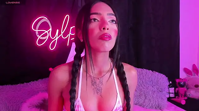 sylphiee  online show from April 17, 11:51 pm