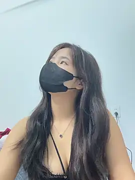 VyVy18 online show from April 27, 4:15 pm