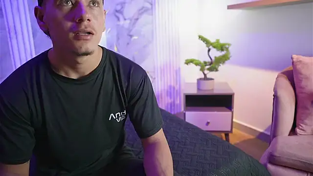 Lili encanto online show from April 23, 1:24 pm